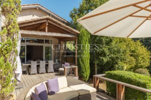 Four-bedroom country home with pool, lake and 1.77 hectares of mature gardens