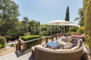 Four-bedroom country home with pool, lake and 1.77 hectares of mature gardens