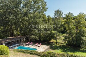 Four-bedroom country home with pool, lake and 1.77 hectares of mature gardens