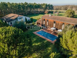 Incredible BARN Conversion & Woodland Cottage with Swimming Pools