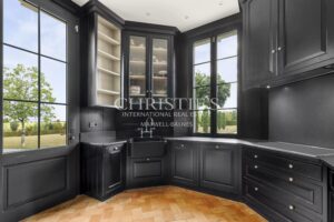 A Country Estate with Ancillary Residences nestled near Historic Medieval Villages