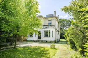 Beautiful character family home in Bouscat