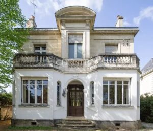 Beautiful character family home in Bouscat