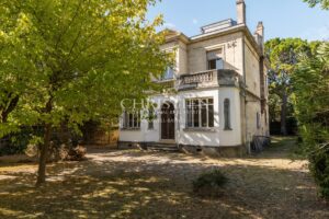 Le Bouscat – Parc Bordelais – Character Family Home with Expansive Garden