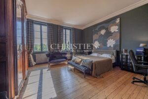 A Country Estate with Ancillary Residences nestled near Historic Medieval Villages