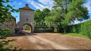MAGNIFIQUE CHATEAU DU XVème SIÉCLE ENTIÈREMENT RÉNOVÉ