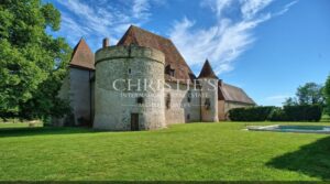 MAGNIFIQUE CHATEAU DU XVème SIÉCLE ENTIÈREMENT RÉNOVÉ