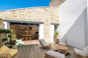 Adorable ancien chai rénové au cœur du village
