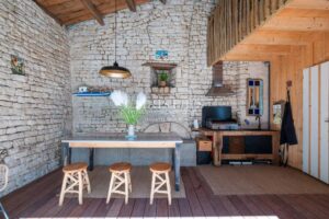 Adorable ancien chai rénové au cœur du village
