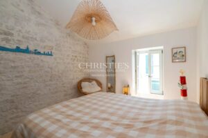 Adorable ancien chai rénové au cœur du village