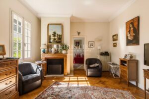 Pessac Centre – Elegant Historic Chartreuse – Garden – Swimming Pool – Independent Outbuilding