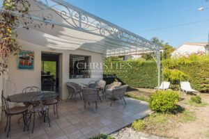 Pessac Centre – Elegant Historic Chartreuse – Garden – Swimming Pool – Independent Outbuilding