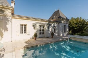 Pessac Centre – Elegant Historic Chartreuse – Garden – Swimming Pool – Independent Outbuilding