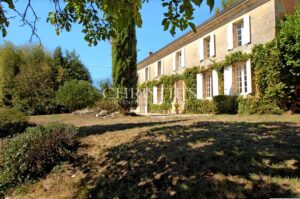 Maison girondine en pierre – 158 m² – Parc de 1,35 hectare avec vue dominante