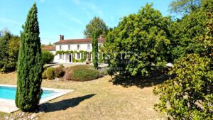 Maison girondine en pierre – 158 m² – Parc de 1,35 hectare avec vue dominante