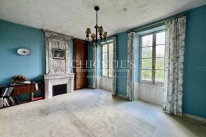 Maison de Maître for Renovation with 3 Barns and 1.2 Hectares in Charente