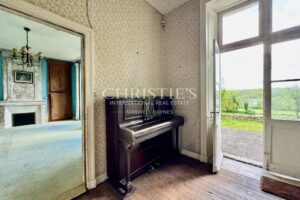 Maison de Maître for Renovation with 3 Barns and 1.2 Hectares in Charente