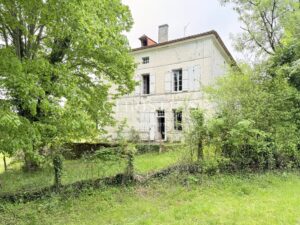 Maison de Maître for Renovation with 3 Barns and 1.2 Hectares in Charente