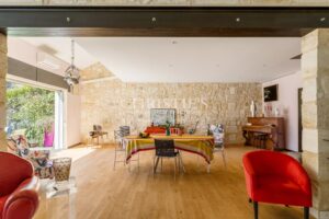 Air-conditioned 4-bedroom house