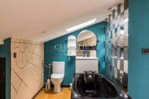 Air-conditioned 4-bedroom house