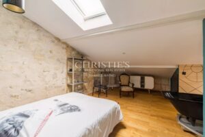 Air-conditioned 4-bedroom house