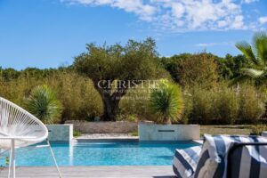 Just Outside Bordeaux – Stunning Architect-Designed Residence – Peaceful Setting – Landscaped Garden – Swimming Pool – Garages