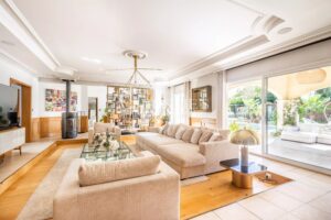Just Outside Bordeaux – Stunning Architect-Designed Residence – Peaceful Setting – Landscaped Garden – Swimming Pool – Garages