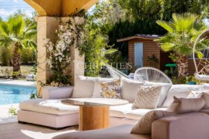 Just Outside Bordeaux – Stunning Architect-Designed Residence – Peaceful Setting – Landscaped Garden – Swimming Pool – Garages