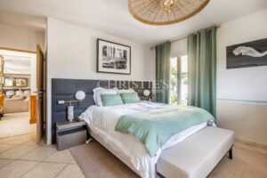 Just Outside Bordeaux – Stunning Architect-Designed Residence – Peaceful Setting – Landscaped Garden – Swimming Pool – Garages