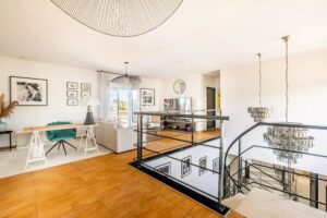 Just Outside Bordeaux – Stunning Architect-Designed Residence – Peaceful Setting – Landscaped Garden – Swimming Pool – Garages