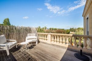 Just Outside Bordeaux – Stunning Architect-Designed Residence – Peaceful Setting – Landscaped Garden – Swimming Pool – Garages