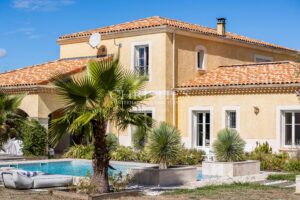 Just Outside Bordeaux – Stunning Architect-Designed Residence – Peaceful Setting – Landscaped Garden – Swimming Pool – Garages