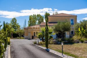 Just Outside Bordeaux – Stunning Architect-Designed Residence – Peaceful Setting – Landscaped Garden – Swimming Pool – Garages
