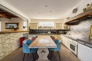 Family house with 6 bedrooms