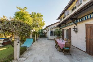 Family house with 6 bedrooms