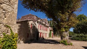 Un château, ses terres et son histoire au cœur du Périgord Pourpre