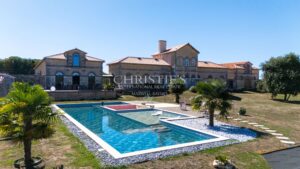 An Exceptional 396 m² Residence, Just Minutes from Surgères