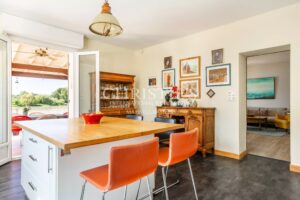 Four-bedroom riverside house with exceptional views near Saint-Émilion