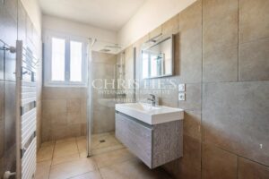 Four-bedroom riverside house with exceptional views near Saint-Émilion
