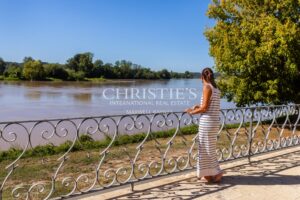 Four-bedroom riverside house with exceptional views near Saint-Émilion