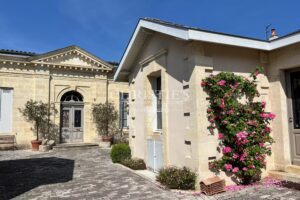 Bordeaux Caudéran Primrose – Historic Chartreuse – Garden – Garages – Independent Outbuildings