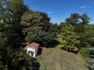 A unique estate in Saintes – 2 independent homes, swimming pool and wooded parkland