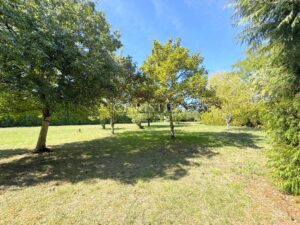 A unique estate in Saintes – 2 independent homes, swimming pool and wooded parkland