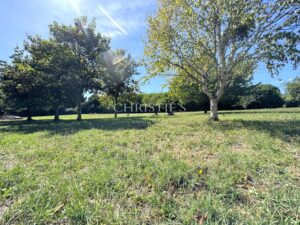A unique estate in Saintes – 2 independent homes, swimming pool and wooded parkland