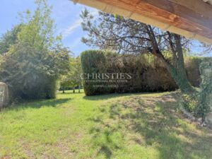 A unique estate in Saintes – 2 independent homes, swimming pool and wooded parkland