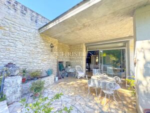 A unique estate in Saintes – 2 independent homes, swimming pool and wooded parkland