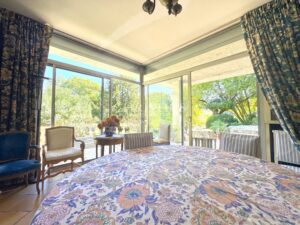 A unique estate in Saintes – 2 independent homes, swimming pool and wooded parkland