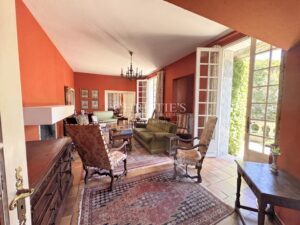 A unique estate in Saintes – 2 independent homes, swimming pool and wooded parkland