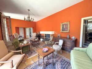A unique estate in Saintes – 2 independent homes, swimming pool and wooded parkland