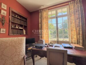 A unique estate in Saintes – 2 independent homes, swimming pool and wooded parkland